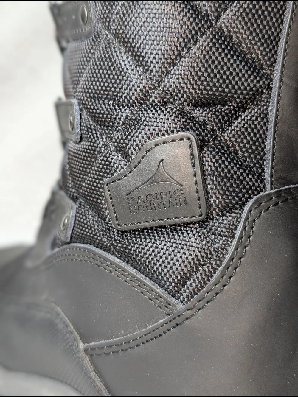 Pacific Mountain Women's 9 Whiteout Black Snow Boot Winter Waterproof Insulated